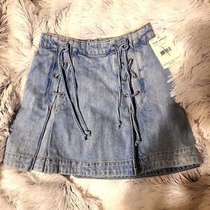Free people mini skirt NWT, SIZE 2- denim